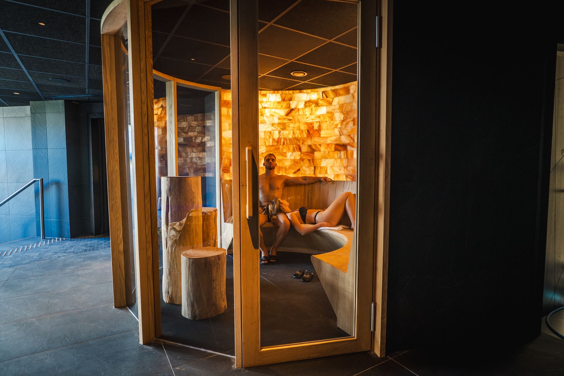 Cabine de sauna vitrée de l'espace bien-être, hôtel spa La Réserve à Gérardmer